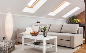 Riverside Premium Class Apartment - By Upstairs